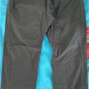 ITALYWORN Classic Gray Chinos for Men